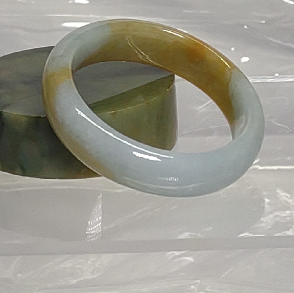 Baby Jadeitd Bangle - Picture 2 of 5